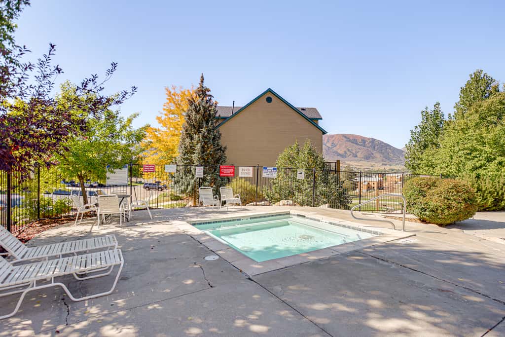 Ski, Hike & Relax: Eden Condo w/ Hot Tub Access