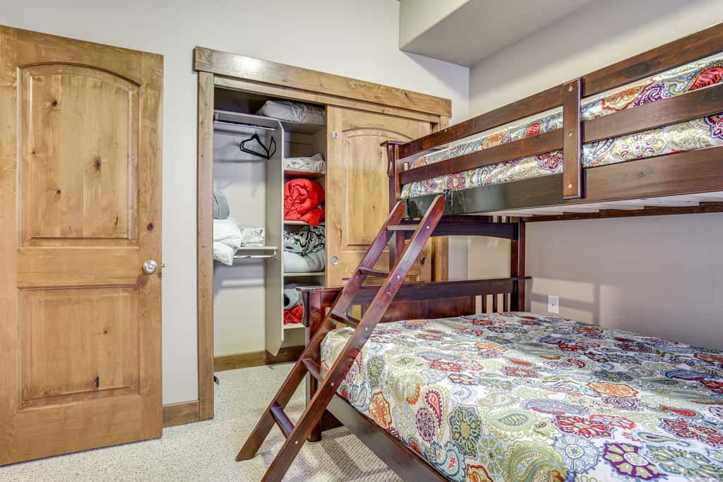 Ski, Hike & Relax: Eden Condo w/ Hot Tub Access