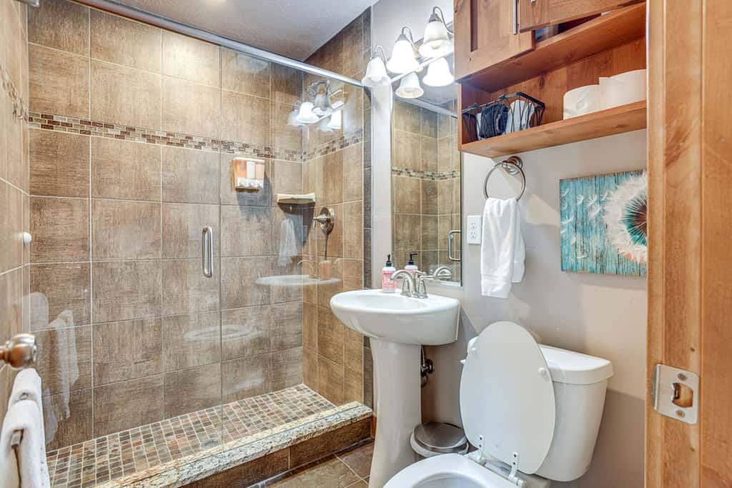 Ski, Hike & Relax: Eden Condo w/ Hot Tub Access