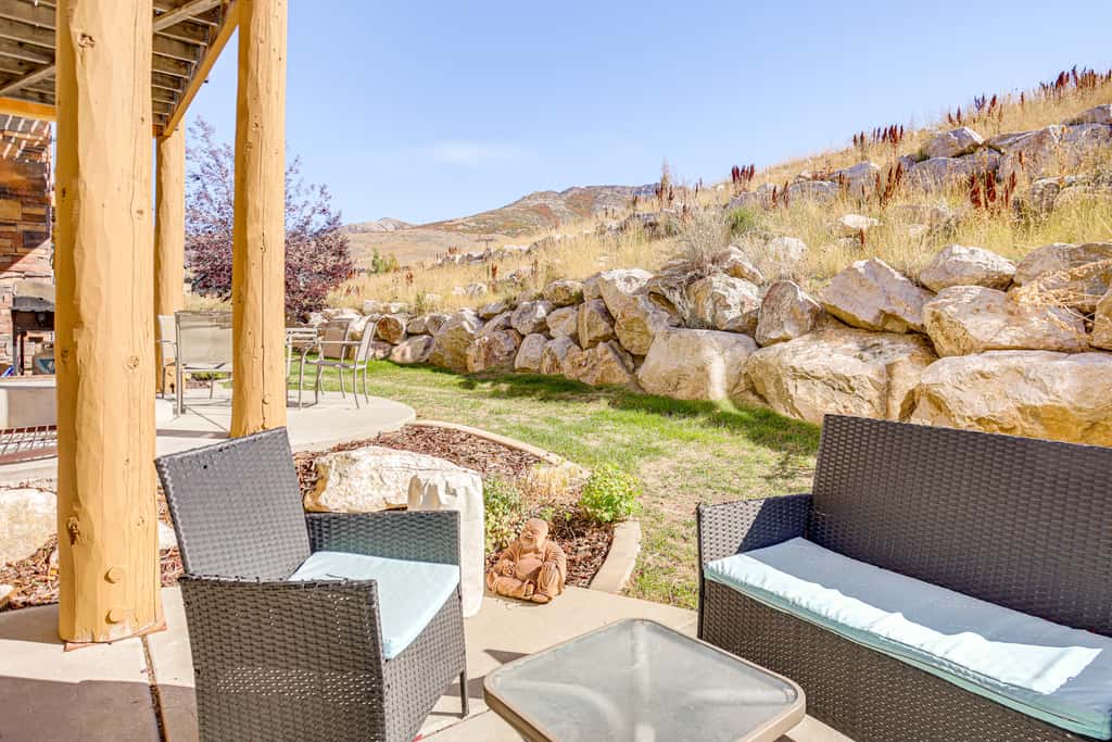 Ski, Hike & Relax: Eden Condo w/ Hot Tub Access