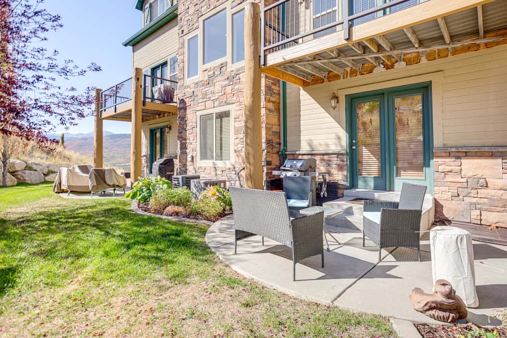 Ski, Hike & Relax: Eden Condo w/ Hot Tub Access
