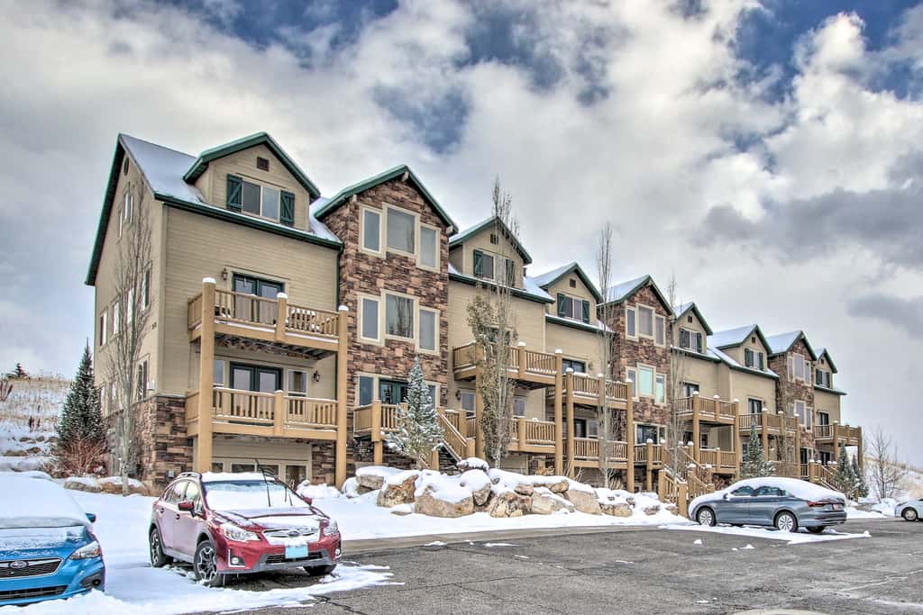 Ski, Hike & Relax: Eden Condo w/ Hot Tub Access
