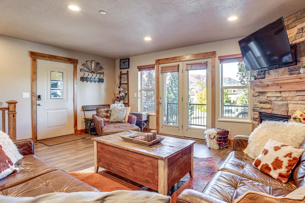 Ski, Hike & Relax: Eden Condo w/ Hot Tub Access