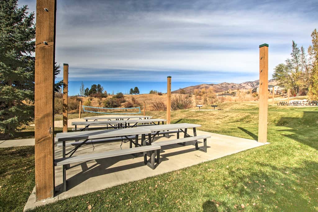 Ski, Hike & Relax: Eden Condo w/ Hot Tub Access