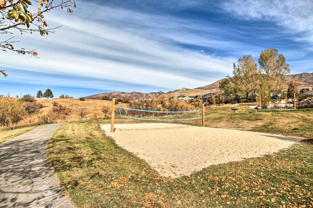 Ski, Hike & Relax: Eden Condo w/ Hot Tub Access