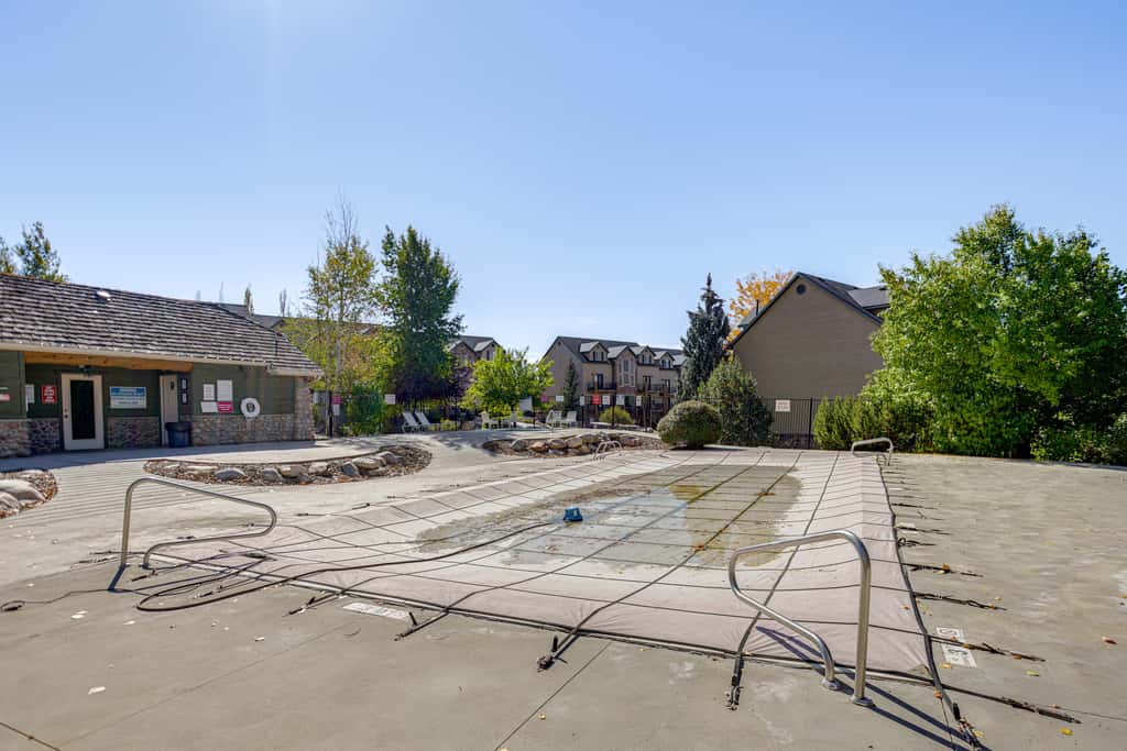 Ski, Hike & Relax: Eden Condo w/ Hot Tub Access