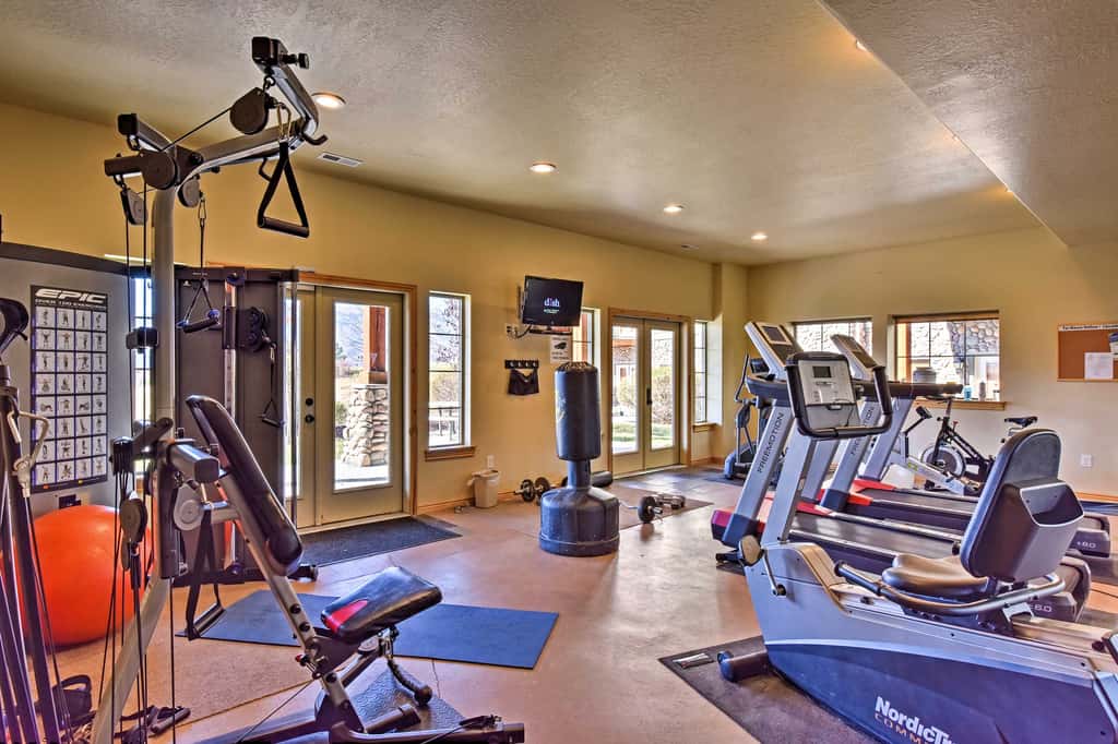 Ski, Hike & Relax: Eden Condo w/ Hot Tub Access