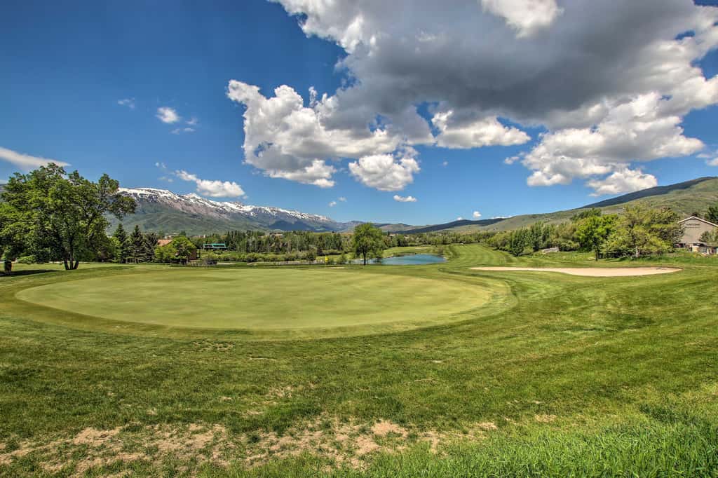 Ski, Hike & Relax: Eden Condo w/ Hot Tub Access