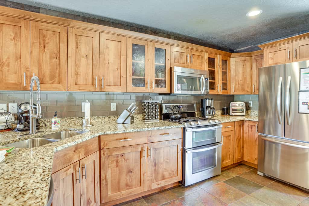 Ski, Hike & Relax: Eden Condo w/ Hot Tub Access
