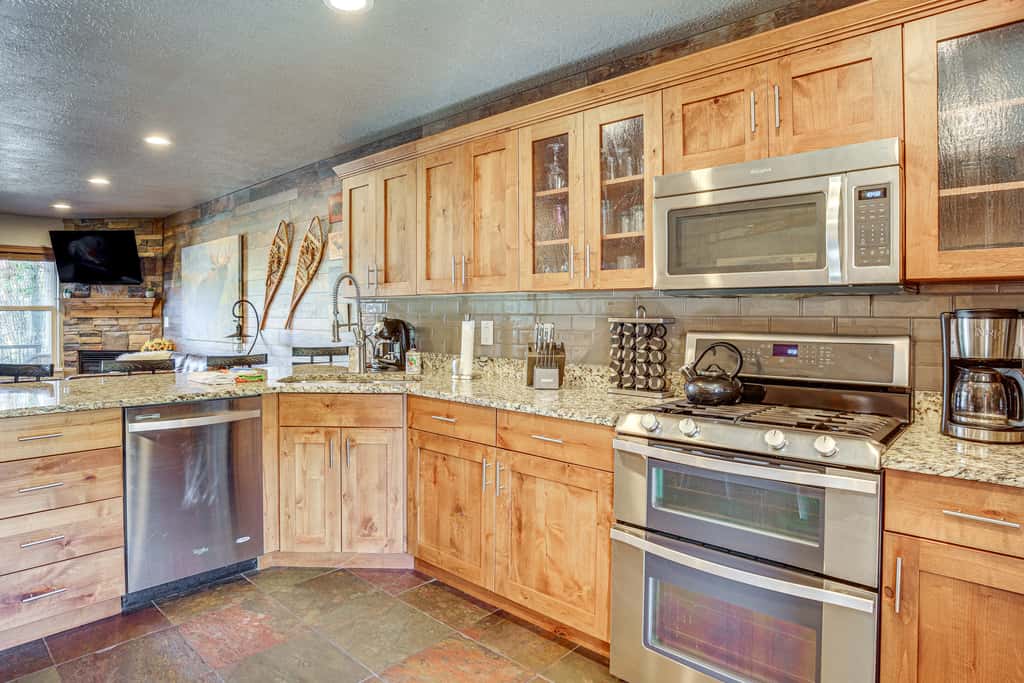 Ski, Hike & Relax: Eden Condo w/ Hot Tub Access