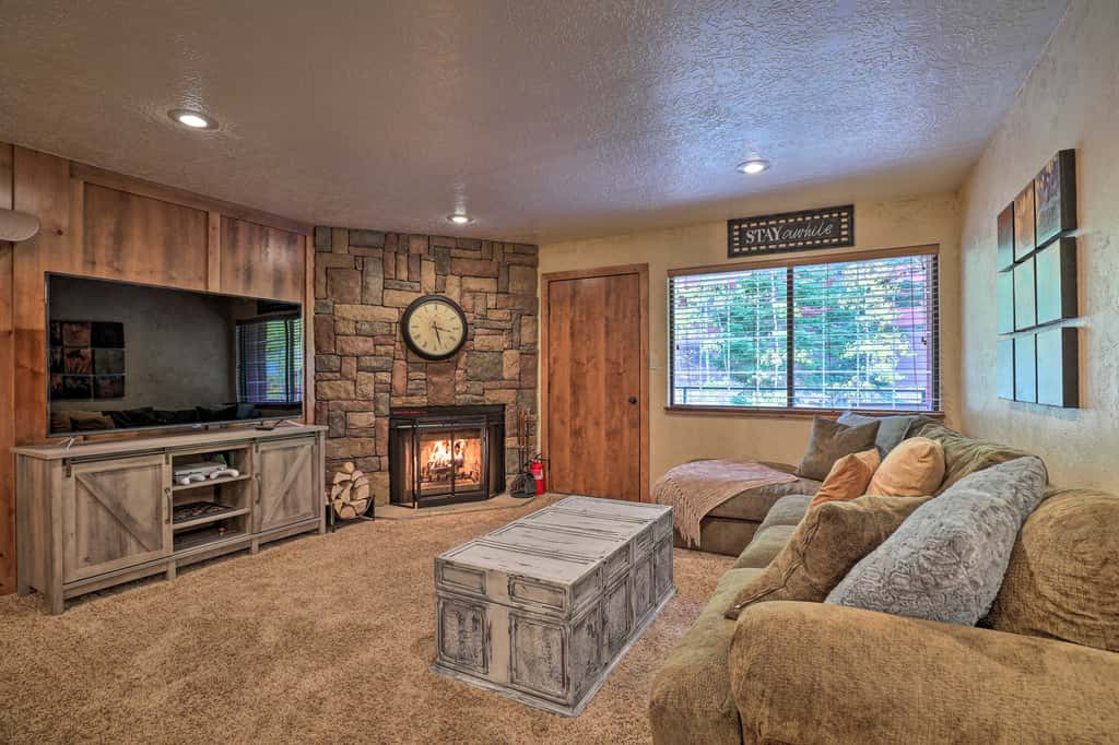 Ski-in/Ski-Out Brian Head Condo w/ Hot Tub Access!