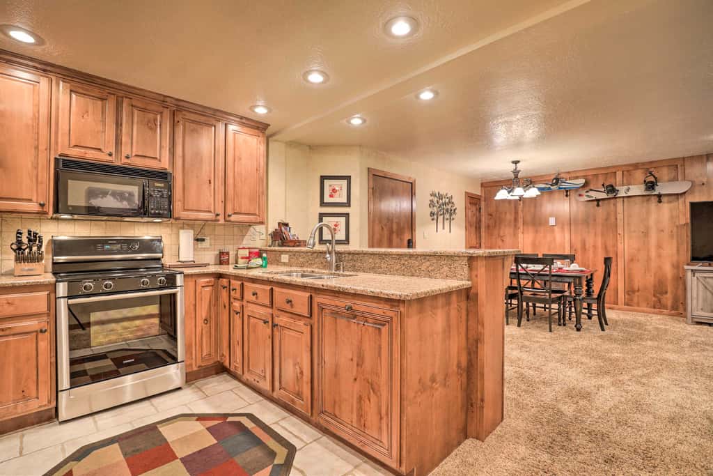 Ski-in/Ski-Out Brian Head Condo w/ Hot Tub Access!