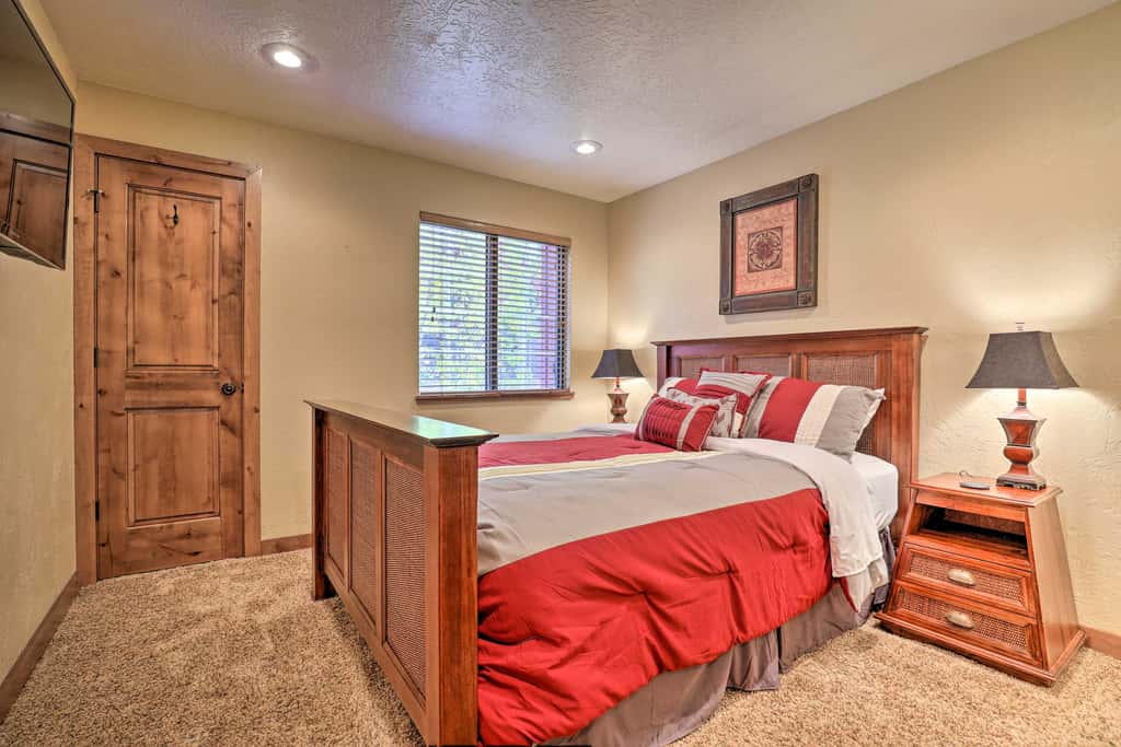 Ski-in/Ski-Out Brian Head Condo w/ Hot Tub Access!