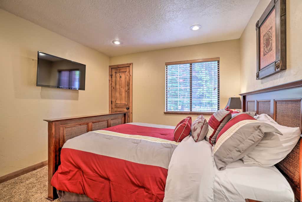 Ski-in/Ski-Out Brian Head Condo w/ Hot Tub Access!