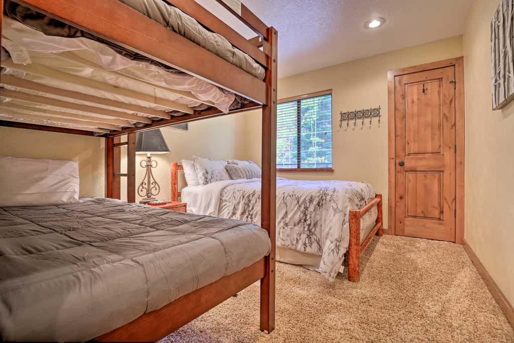 Ski-in/Ski-Out Brian Head Condo w/ Hot Tub Access!