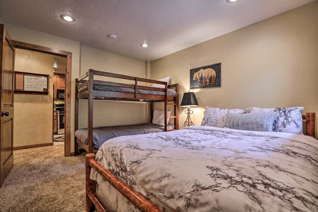 Ski-in/Ski-Out Brian Head Condo w/ Hot Tub Access!