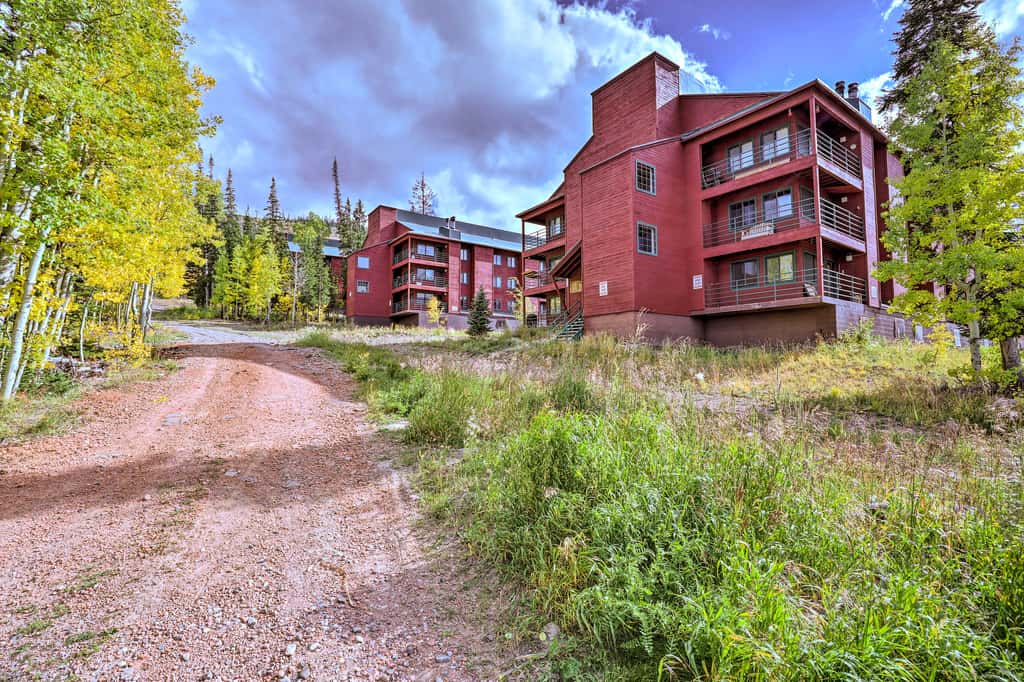 Ski-in/Ski-Out Brian Head Condo w/ Hot Tub Access!