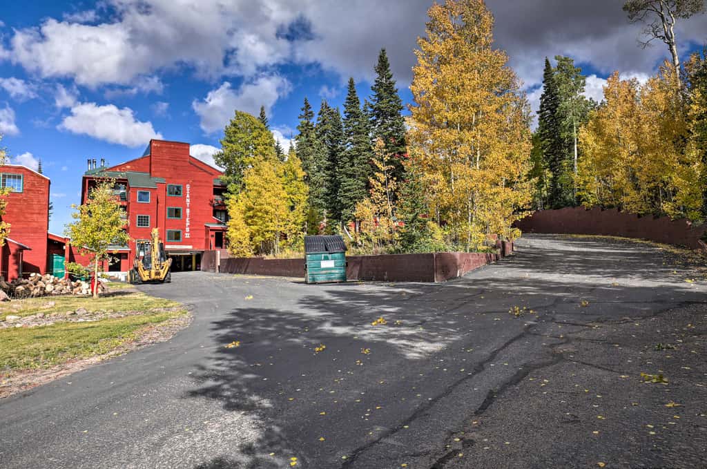 Ski-in/Ski-Out Brian Head Condo w/ Hot Tub Access!