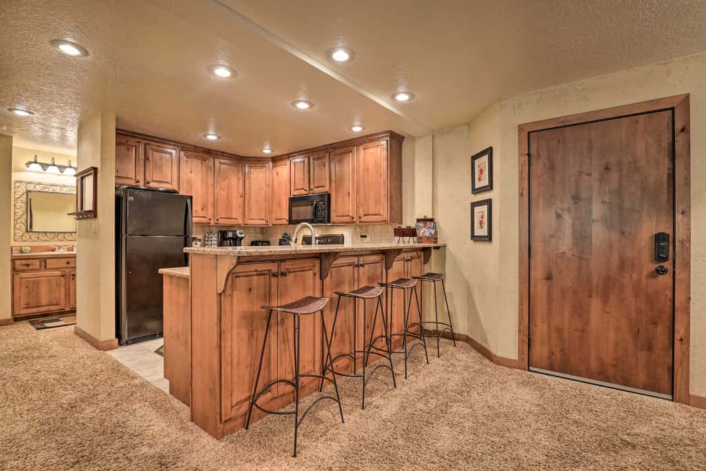 Ski-in/Ski-Out Brian Head Condo w/ Hot Tub Access!