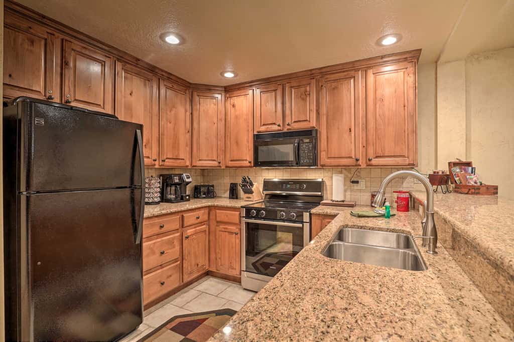 Ski-in/Ski-Out Brian Head Condo w/ Hot Tub Access!