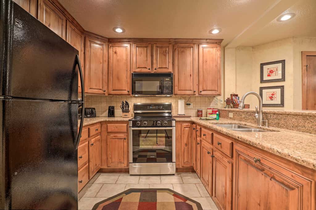 Ski-in/Ski-Out Brian Head Condo w/ Hot Tub Access!