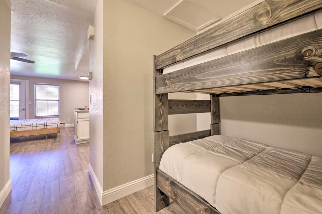 Walk to Brian Head Resort: Cozy Studio w/ Balcony