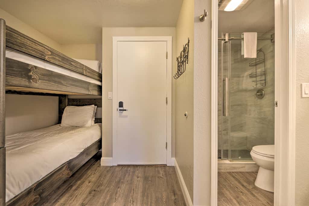 Walk to Brian Head Resort: Cozy Studio w/ Balcony