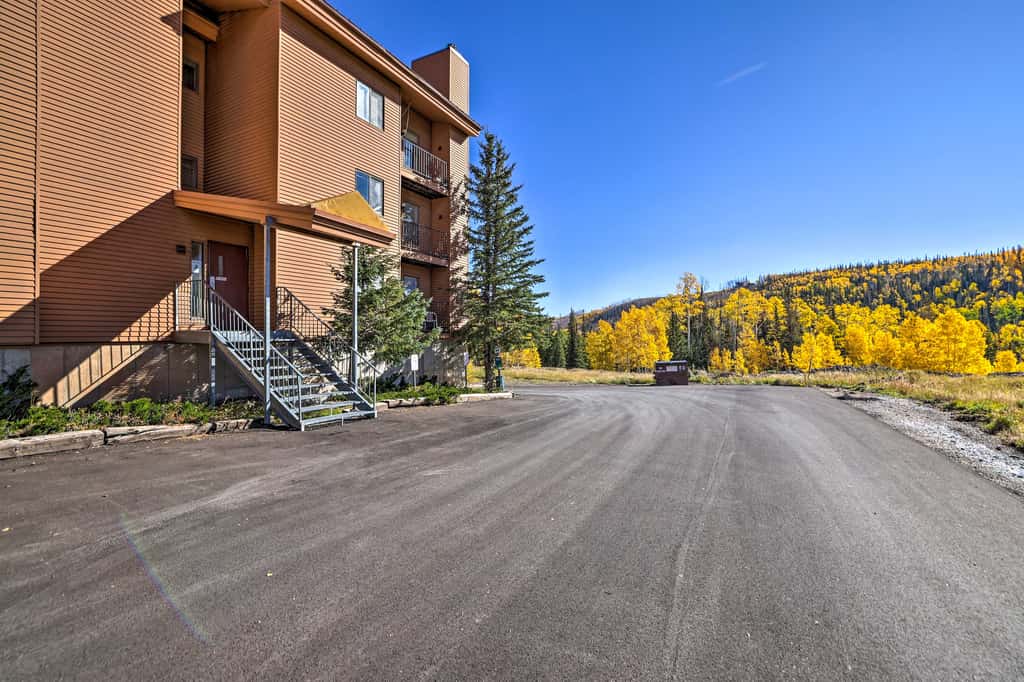 Walk to Brian Head Resort: Cozy Studio w/ Balcony