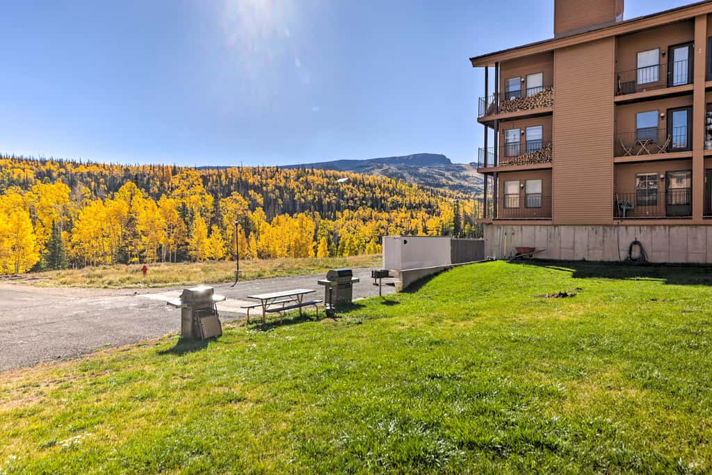 Walk to Brian Head Resort: Cozy Studio w/ Balcony