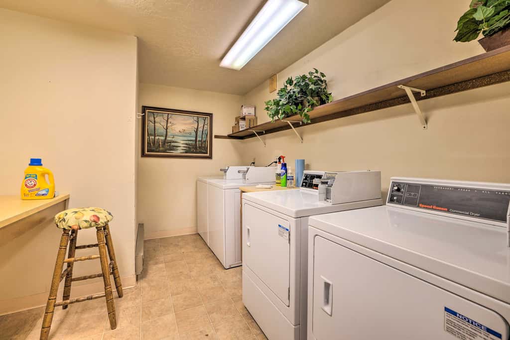 Walk to Brian Head Resort: Cozy Studio w/ Balcony