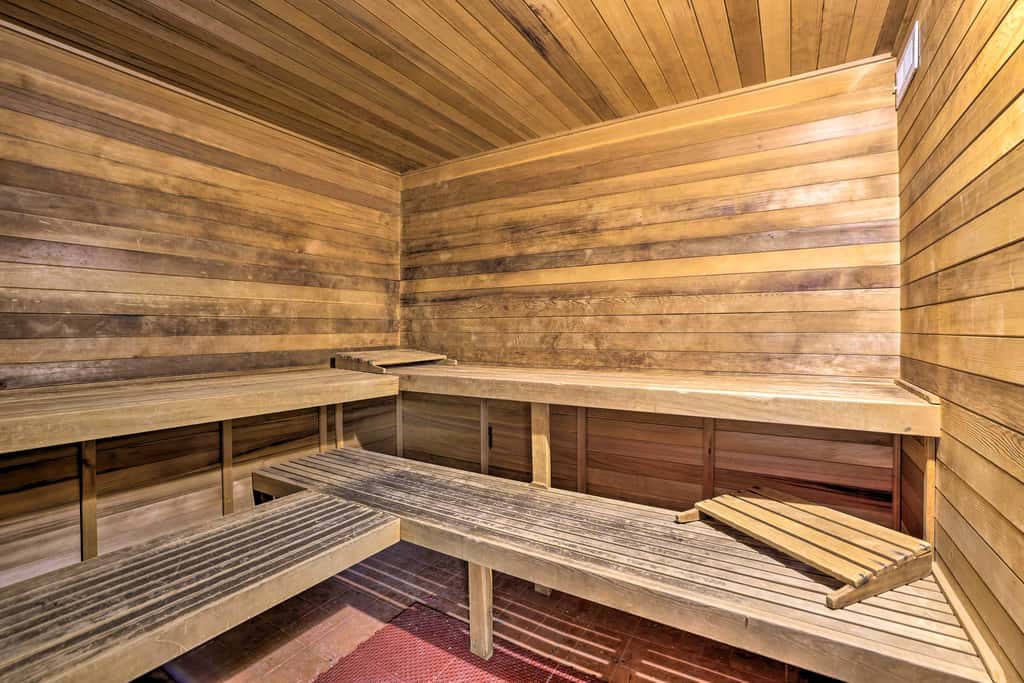 Walk to Brian Head Resort: Cozy Studio w/ Balcony