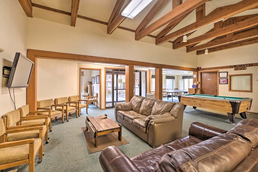 Walk to Brian Head Resort: Cozy Studio w/ Balcony