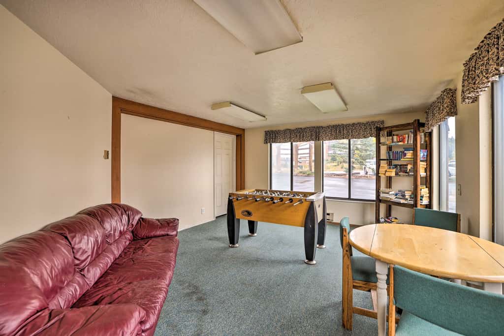 Walk to Brian Head Resort: Cozy Studio w/ Balcony