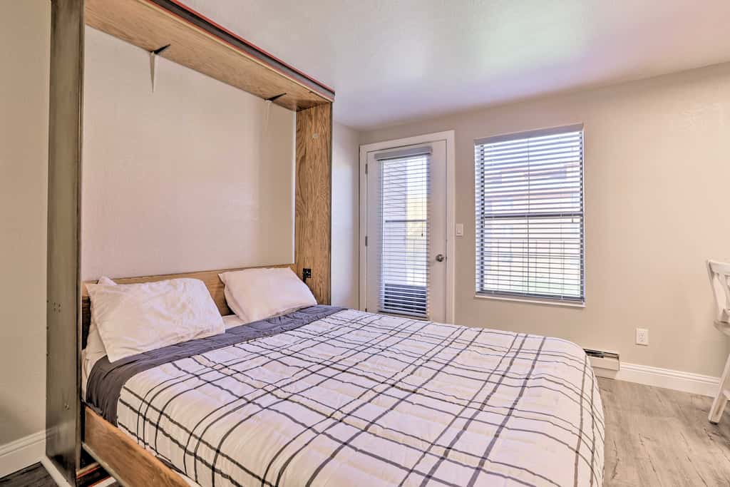 Walk to Brian Head Resort: Cozy Studio w/ Balcony