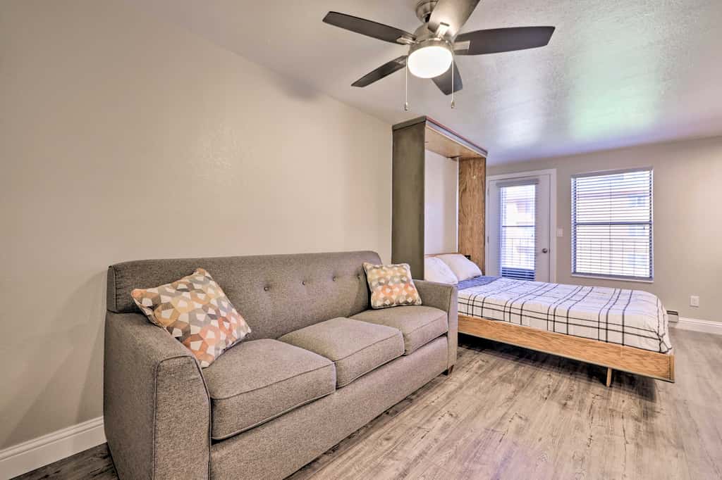 Walk to Brian Head Resort: Cozy Studio w/ Balcony
