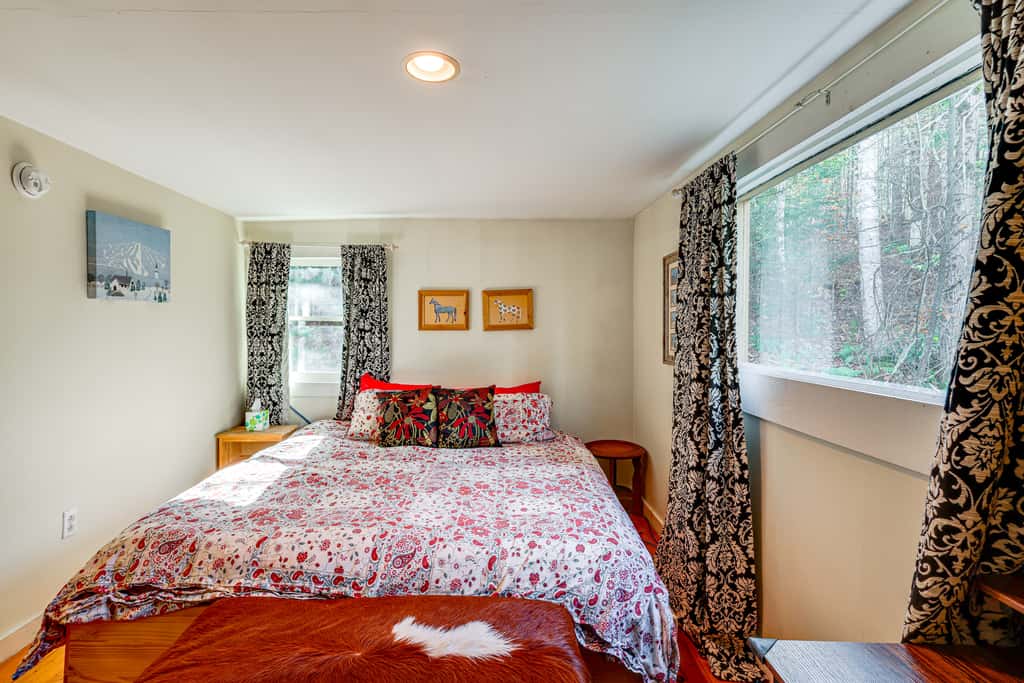 4 Mi to Stratton Mountain Resort! Cabin w/ Hot Tub