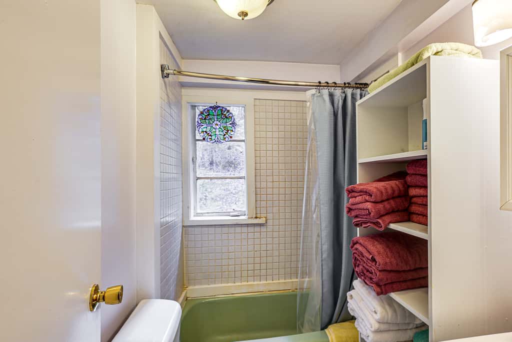 4 Mi to Stratton Mountain Resort! Cabin w/ Hot Tub