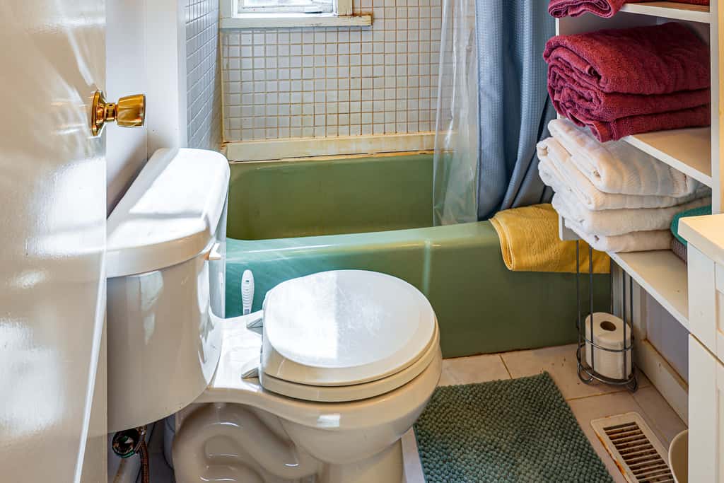4 Mi to Stratton Mountain Resort! Cabin w/ Hot Tub