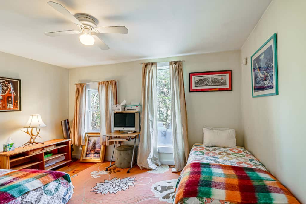 4 Mi to Stratton Mountain Resort! Cabin w/ Hot Tub