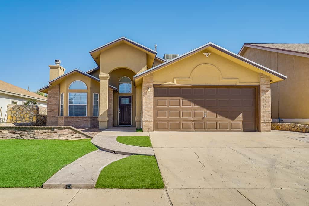 20 Mi to Dtwn El Paso: Pet-Friendly Retreat!