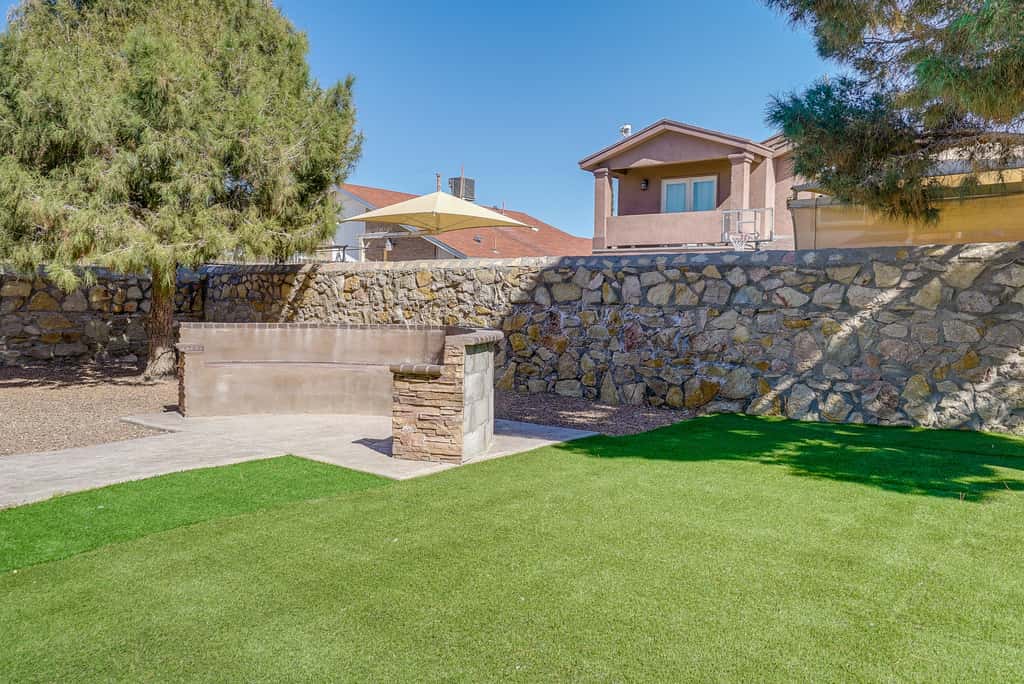 20 Mi to Dtwn El Paso: Pet-Friendly Retreat!