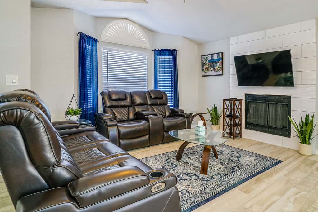 20 Mi to Dtwn El Paso: Pet-Friendly Retreat!