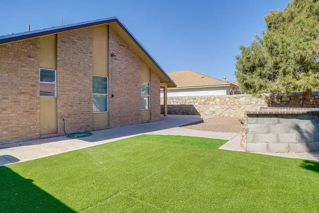 20 Mi to Dtwn El Paso: Pet-Friendly Retreat!