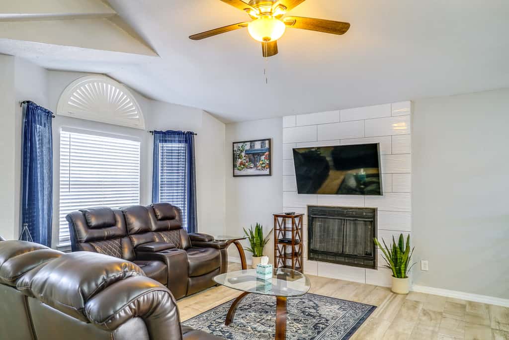 20 Mi to Dtwn El Paso: Pet-Friendly Retreat!