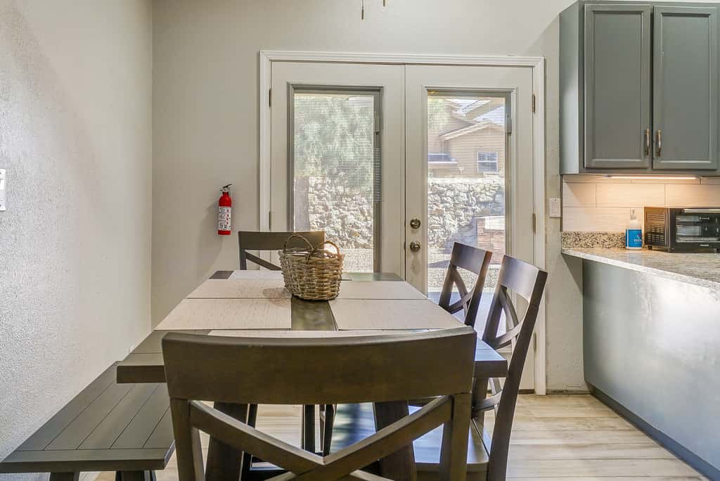 20 Mi to Dtwn El Paso: Pet-Friendly Retreat!