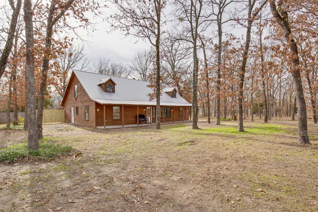 Near Lake Fork: Home w/ Fire Pit in Yantis!