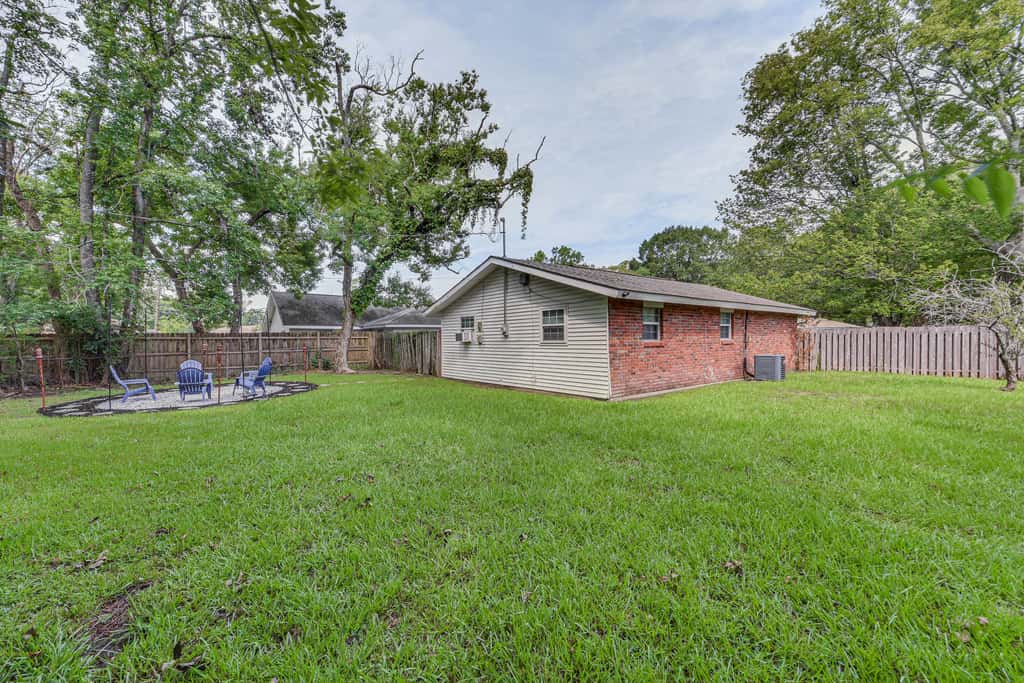 Baton Rouge Home w/ Yard ~ 14 Mi to Downtown!