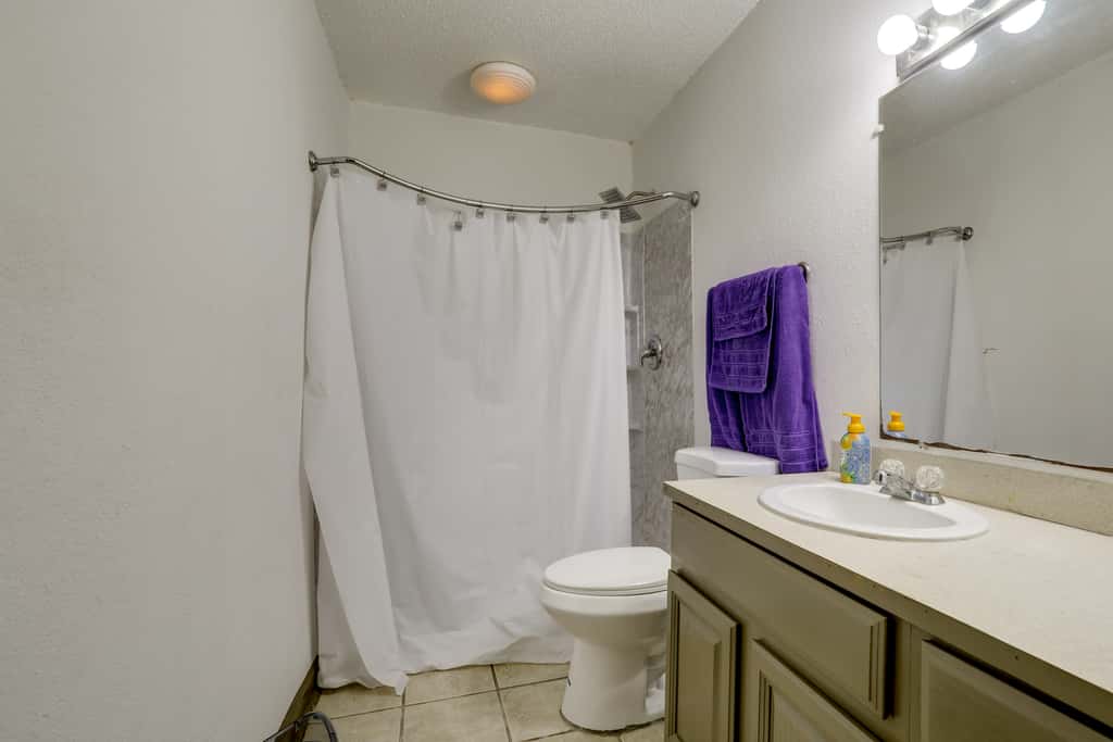 Walk to LSU Campus & Bars! Condo w/ Community Pool