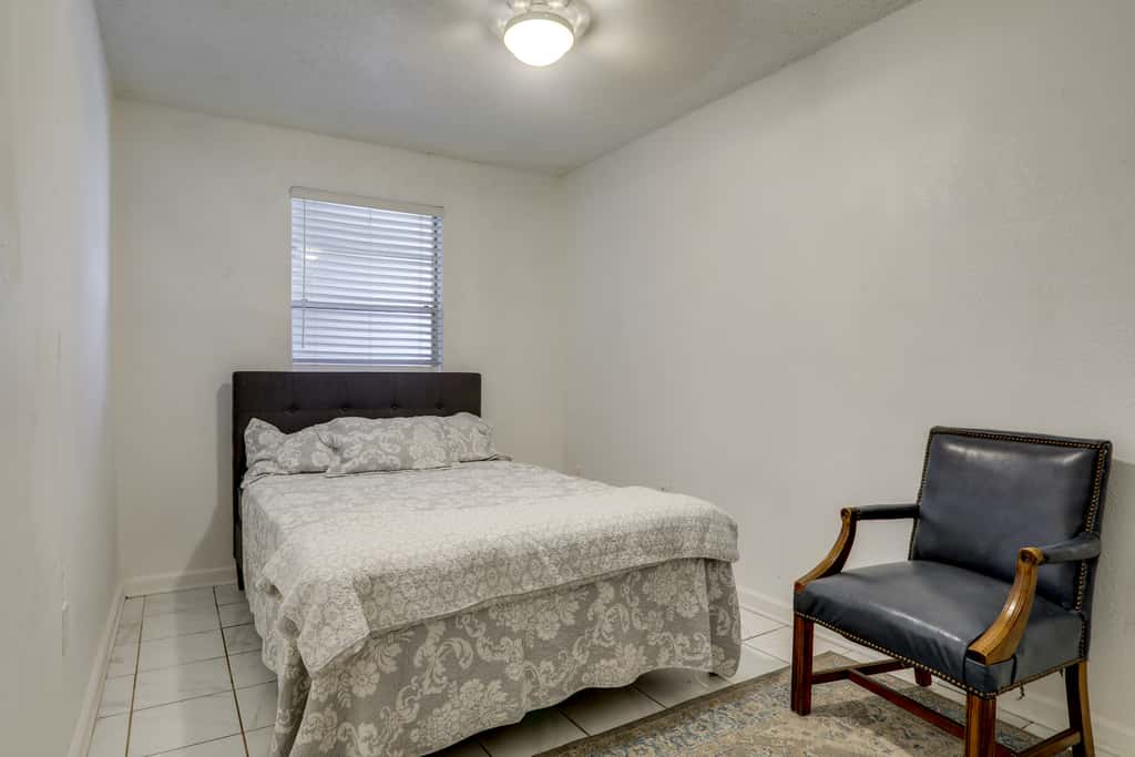 Walk to LSU Campus & Bars! Condo w/ Community Pool