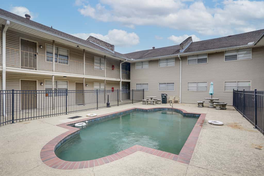 Walk to LSU Campus & Bars! Condo w/ Community Pool